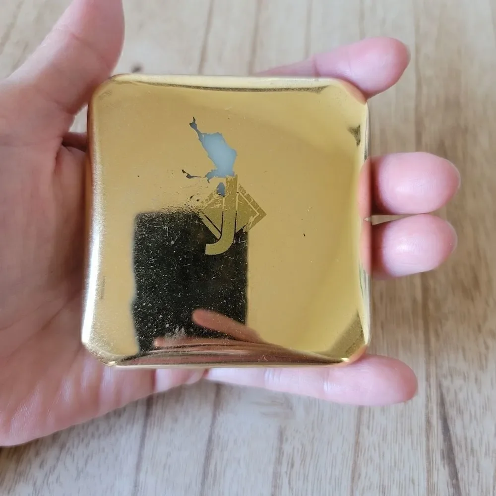 J cosmetic powder case with mirror golden glam handheld square decor compact